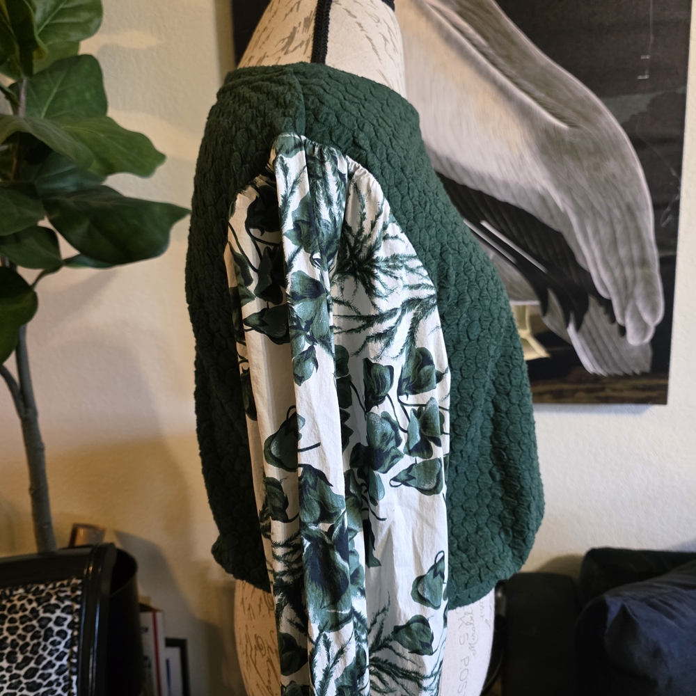 Anthropologie Porridge Green Quilted Textured Top with Leaf Print Sleeves - Picture 4 of 8